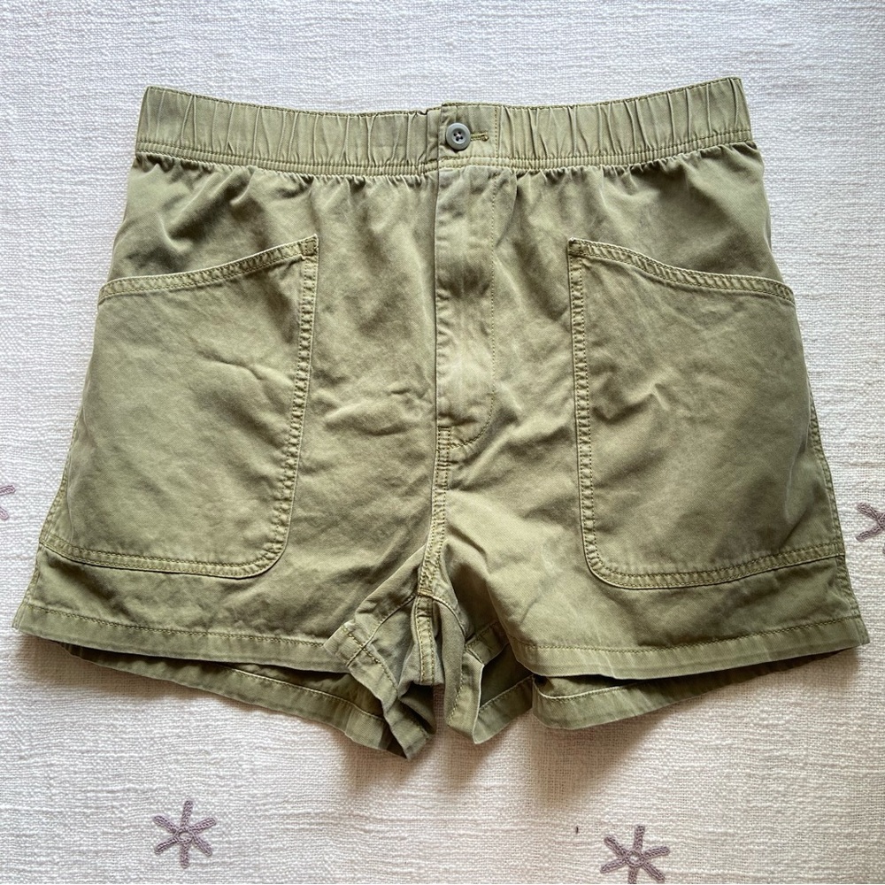 Madewell Olive Green Shorts size 30 army cargo pull on high rise waist elastic